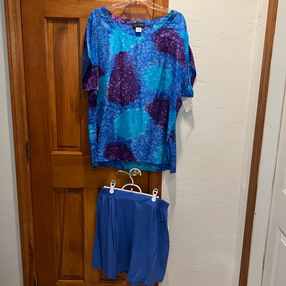 Alike Yaman Creations Silk top and shots set.  Fits large  NWT